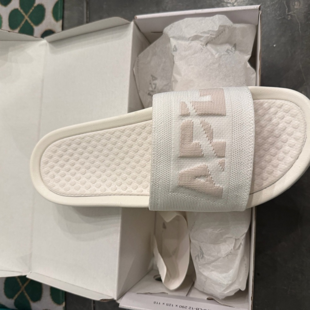 APL Ivory/Beach TechLoom Slide